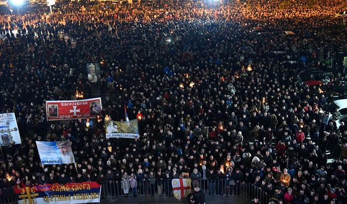 Са једног од бројних протестних окупљања верника СПЦ у Црној Гори (Фото ЕПА.ЕФЕ/Борис Пејовић)