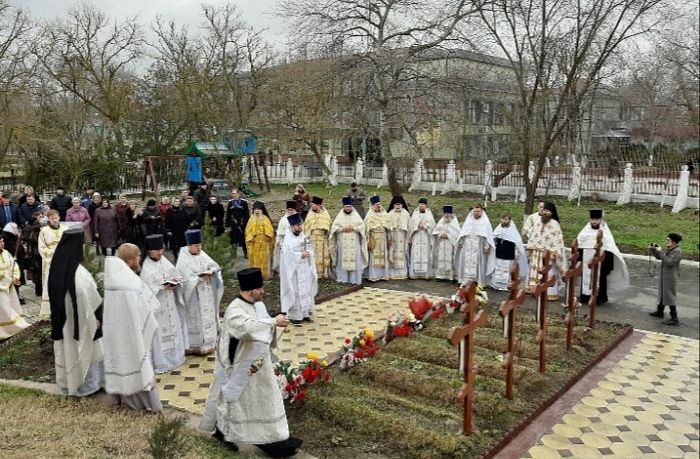 Во вторую годовщину трагедии в Георгиевском соборе Кизляра молитвенно почтили память жертв нападения на храм