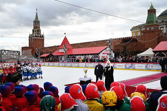 Святейший Патриарх Кирилл посетил финальный этап X турнира по русскому хоккею на Красной площади