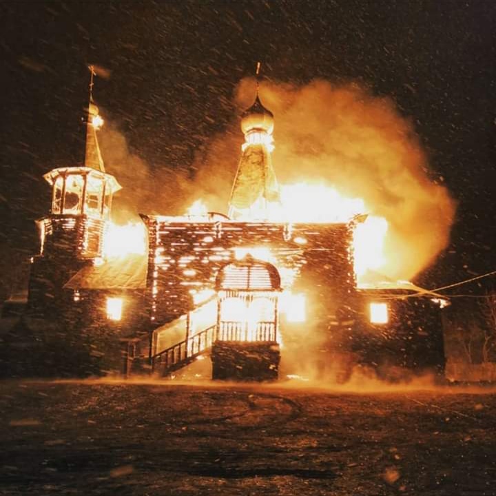 Под Оптиной пустынью сгорел уникальный храм