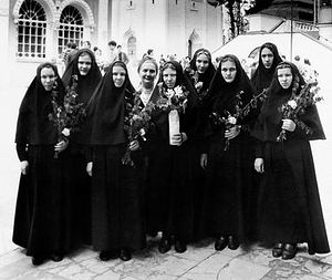 С сестрами Московской Патриархии в Троице-Сергиевой Лавре