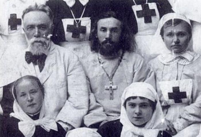 Отец Сергий Махаев с сестрами Иверской общины милосердия