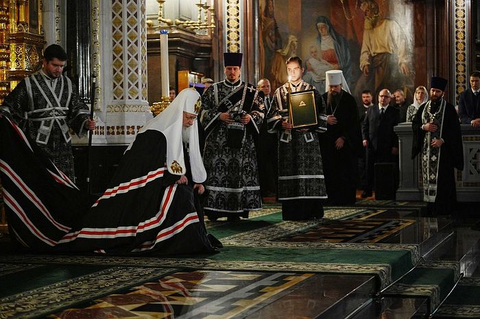 Предстоятель Русской Церкви совершил вечерню с чином прощения в Храме Христа Спасителя в Москве