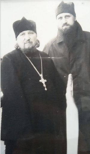Паломничество на Валаам, 1990 г. Отцы Даниил и Рафаил (Шишков) на палубе теплохода. 