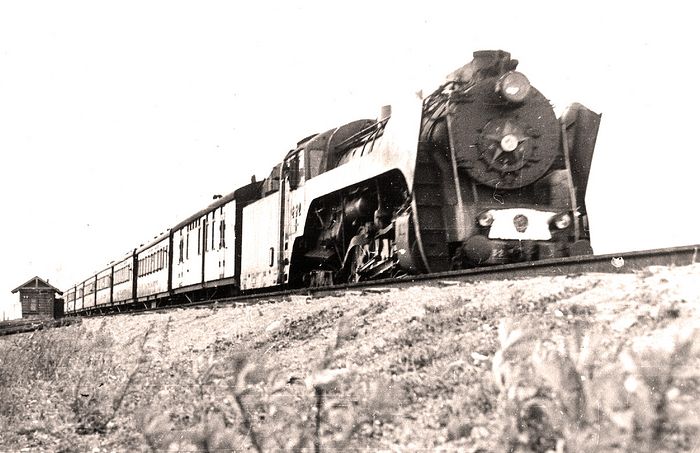 Поезд «Красная Стрела» на станции Сходня в 1939 г. Фото smolbattle.ru
