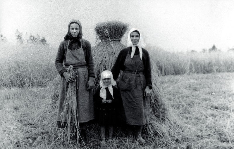 Δόκιμη Άννα, Μάσα, εγγονή του πατρός Πέτρου Σερέγκιν και η δόκιμη μοναχή Αλεξάνδρα, τέλη της δεκαετίας του 1950
