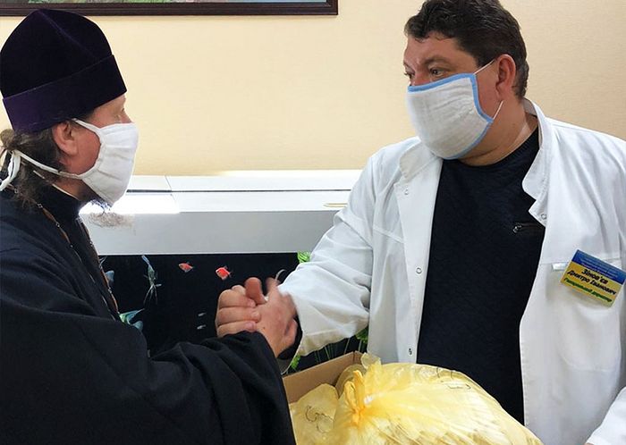 Епархии Украинской Православной Церкви оказывают помощь больницам и медикам