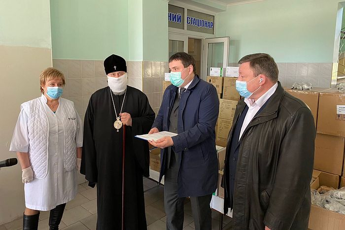 Священнослужители Украинской Православной Церкви передали медикам во всех областях Украины тесты для выявления коронавируса