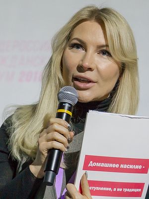 Алёна Попова