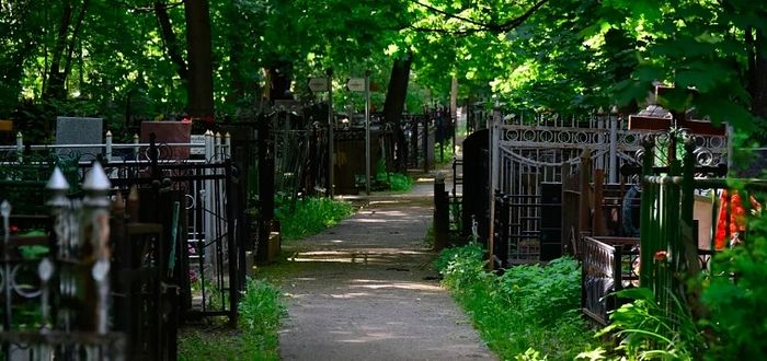 Из-за пандемии в Москве закрыли кладбища, и не откроют на Радоницу