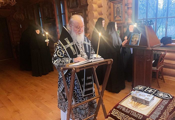 В канун Великой Субботы Святейший Патриарх Кирилл совершил утреню с чином погребения