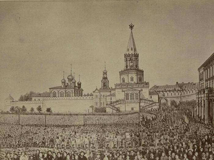 Η υποδοχή της θαυματουργής εικόνας της Παναγίας της Σεντμιεζέρναγια που λέγεται Σμολένσκαγια, στην πόλη Καζάν, σε θριαμβευτική λιτανεία παρουσία κλήρου και πολυάριθμων πιστών. 27 Ιουνίου του 1882. Ζωγράφος: Κ.Σαφόνοβ