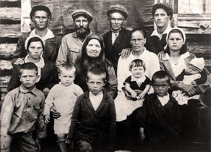 1936 г. Семья Киселевых в ссылке (моя фамилия до брака-Киселева)