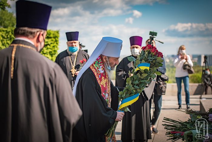 Блаженнейший митрополит Онуфрий в День Победы совершил молитву в парке Вечной славы в Киеве