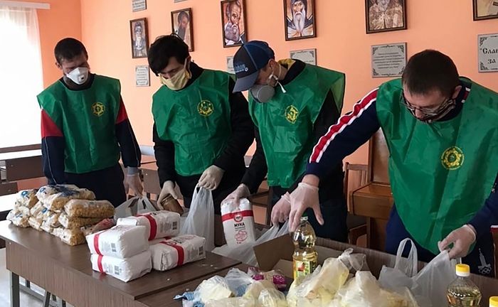 Православная молодежь по всей России оказывает помощь людям, попавшим в сложную ситуацию из-за распространения коронавирусной инфекции