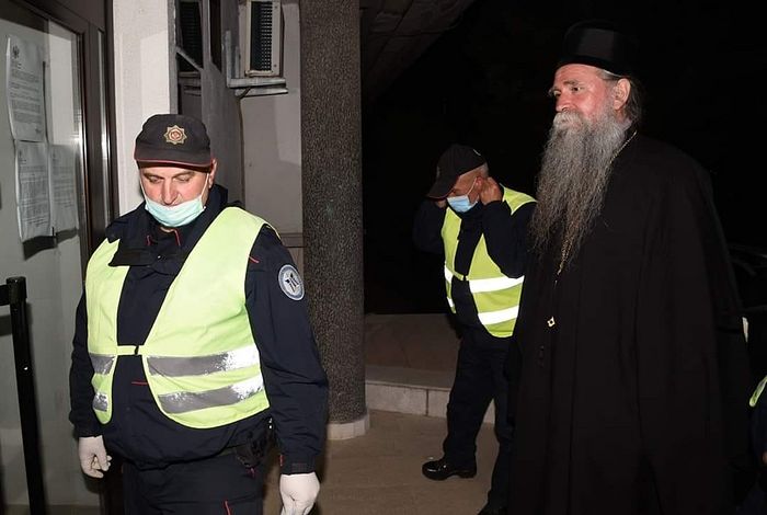 Сербская Церковь требует от властей Черногории освободить своего епископа