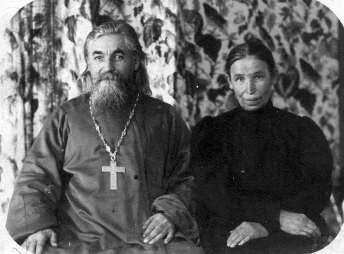 Ο πάτερ Κωνσταντίνος Μαχάεφ με τη σύζυγό του