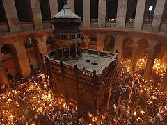Holy Sepulchre remained closed to pilgrims on Sunday despite official reopening announcement