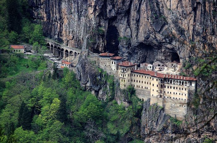 Монастырь Панагия Сумела (недействующий православный монастырь на территории нынешней Турции)