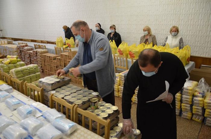 При поддержке Синодального отдела по благотворительности более пяти с половиной тонн продуктов передали нуждающимся в Крыму