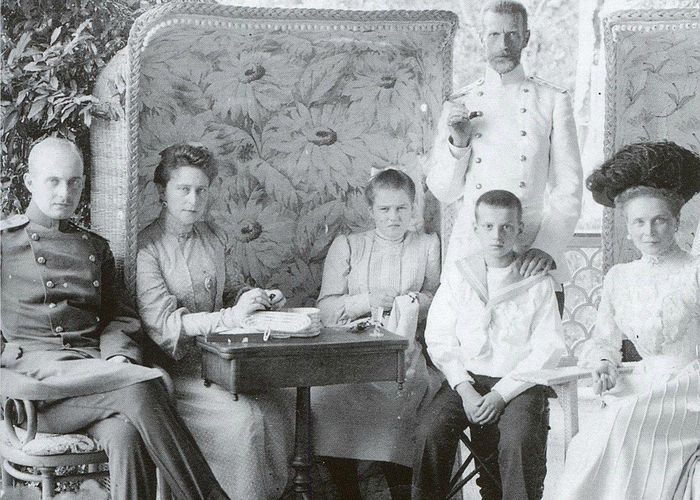 Grand Duke Sergei Alexandrovich with his wife, nephew and niece