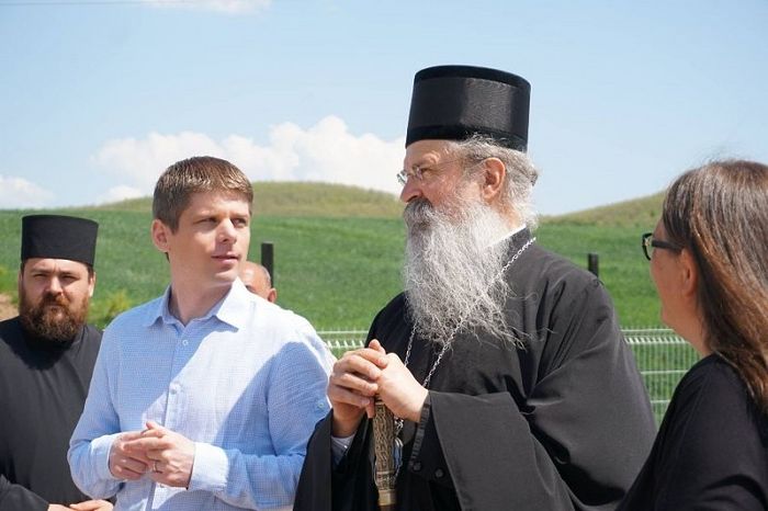 Με τον Επίσκοπο Ράσκο – Πρίζρεν και Κοσσυφοπεδίου – Μετοχίου Θεοδόσιο