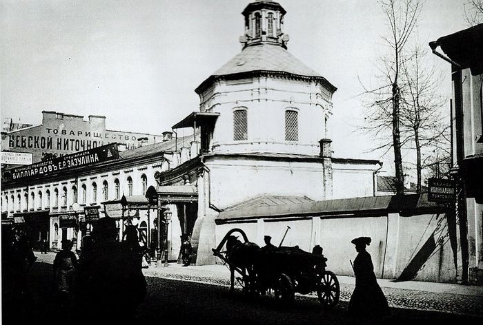 Фото Э. В. Готье-Дюфайе. Надвратная церковь Захарии и Елисаветы. Вид с юга. 1901 г.