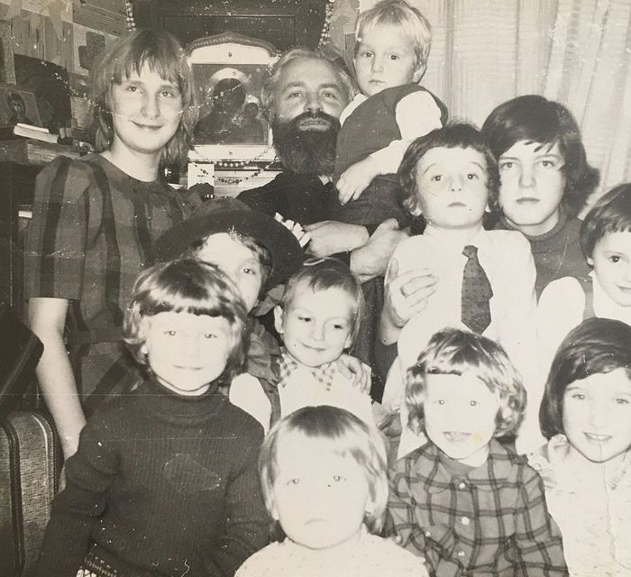 Детский мир семьи Ведерниковых. 1970-е годы. Дети, крестники. Отмечается праздник