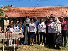 Romanian Archdiocese donates house to victim of domestic violence with 5 children