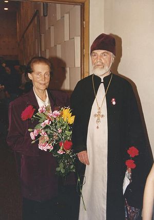 Отец Николай Ведерников и матушка Нина Аркадьевна. На груди у батюшки тот самый значок – пингвин