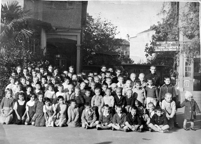 Παιδιά από το ορφανοτροφείο του Αγ. Τύχων του Ζαντόνσκ στη Σαγκάη