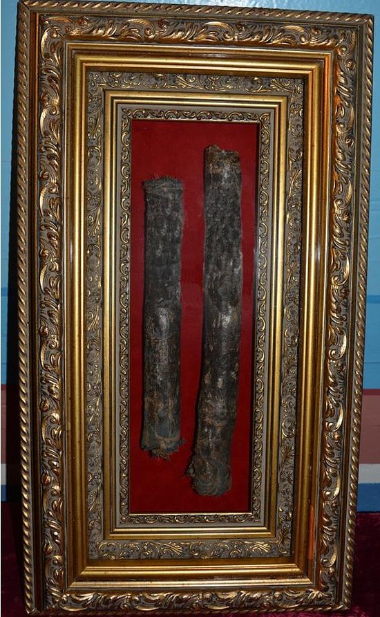 Свечи, которые возгорались у иконы «Знамение» в доме Остапчуков