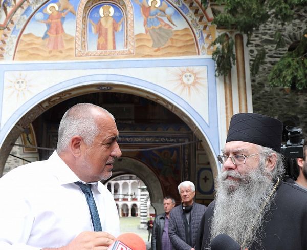 Bulgarian PM Boyko Borisov with Bishop Evlogy at the Rila Monastery. Photo: novinite.com