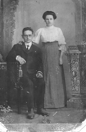 Учителя Иван Петрович и Анна Ивановна Десницкие. 1911 год, Глазов