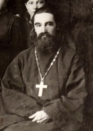 Законоучитель Глазовской женской гимназии о. Василий Сатрапинский. 1913-16 годы