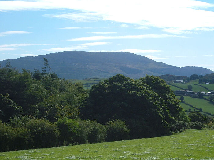 Гора (потухший вулкан) Слив-Галлион в гр. Арма, Ирландия