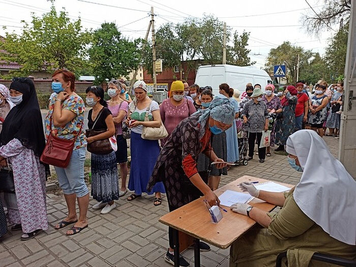 Передача продуктовой помощи в Бишкеке