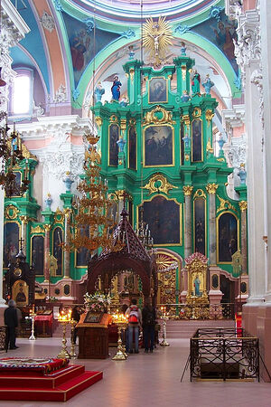 Свято-Духов монастырь в Вильнюсе. В центре - рака с мощами виленских мучеников. Фото: wikicommons