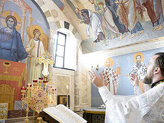 Ukrainian churches and monasteries mark Independence Day with prayers for peace in the nation