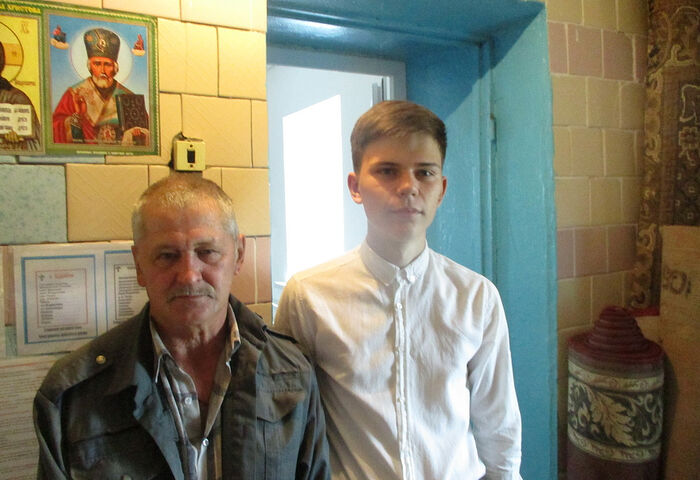 Алтарник Вадим с дедушкой