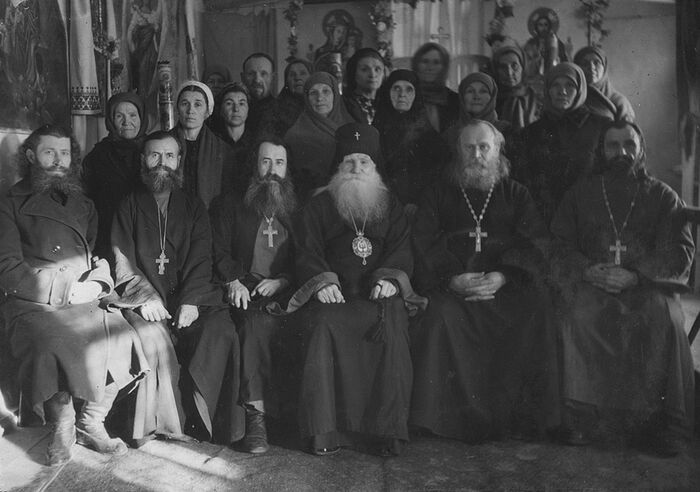 Archbishop Nicholas in the center.