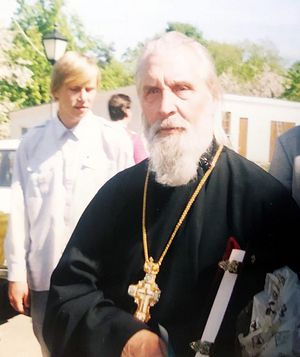 Ο Νικολάι με τον πάτερ Γκεόργκιι στην ενορία στο Τσαρίτσινο