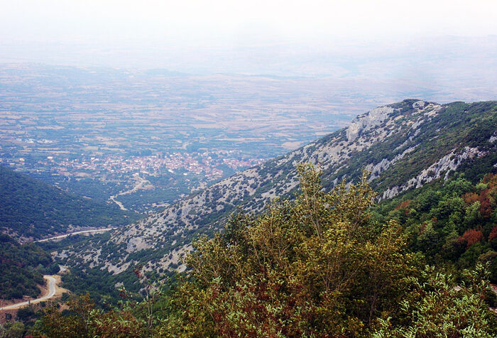Άποψη του χωριού Πρώτη Σερρών από το μοναστήρι