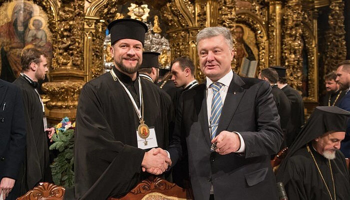 "Bishop" Adrian Kulik with Petro Poroshenko. Photo: gordonua.com