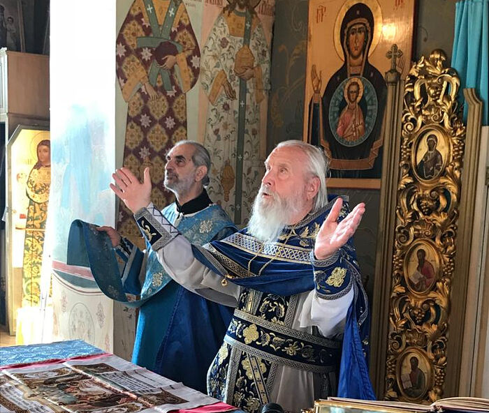 Ο πρωθιερέας Γκεόργκιι Μπρέεφ τελεί την Θεία Λειτουργία
