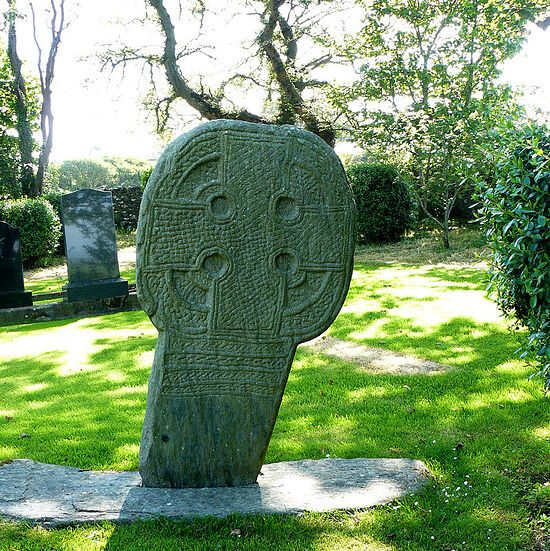 Один из кельтских крестов на кладбище церкви в приходе Лонан, остров Мэн