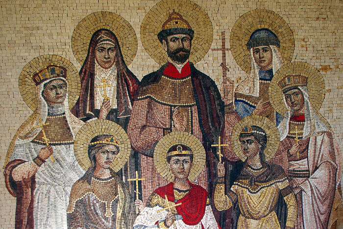 Мозаика святых Царственных мучеников и преподобномученицы Елисаветы из Дармштадта