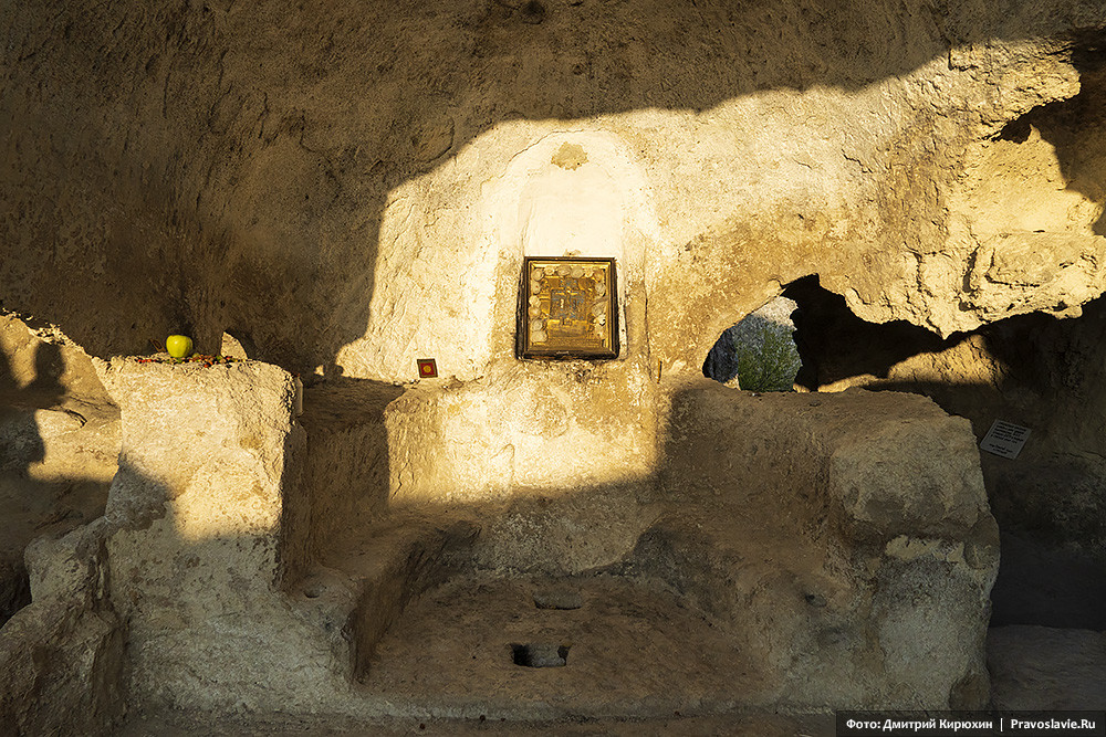 In the church of the cave city of Eski-Kermen