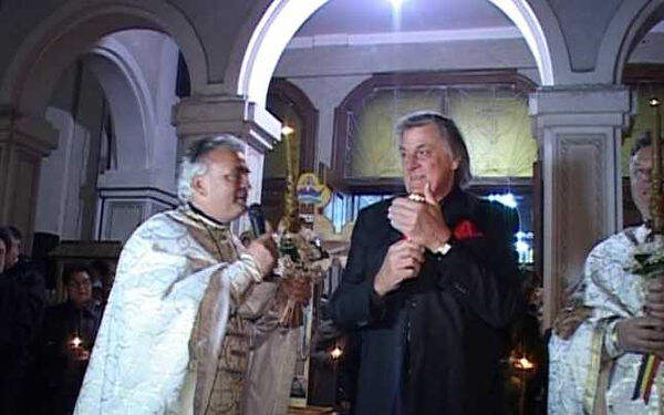 Piersic receiving the Holy Light in church in 2014. Photo: adevarul.ro
