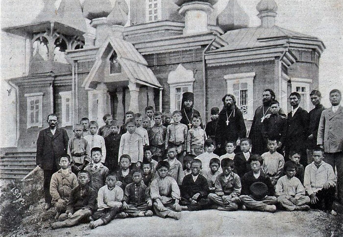 Старая Россия. Паломники в Уссурийском монастыре - русские и корейцы